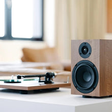 Cargar imagen en el visor de la galería, Pro-Ject - Juke Box E1 HiFi Set (Walnut)
